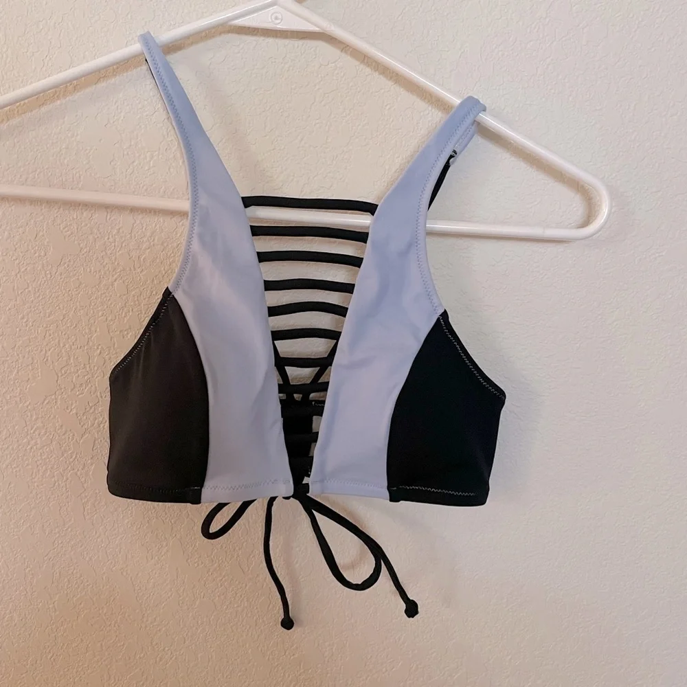Victoria’s Secret PINK sports bra